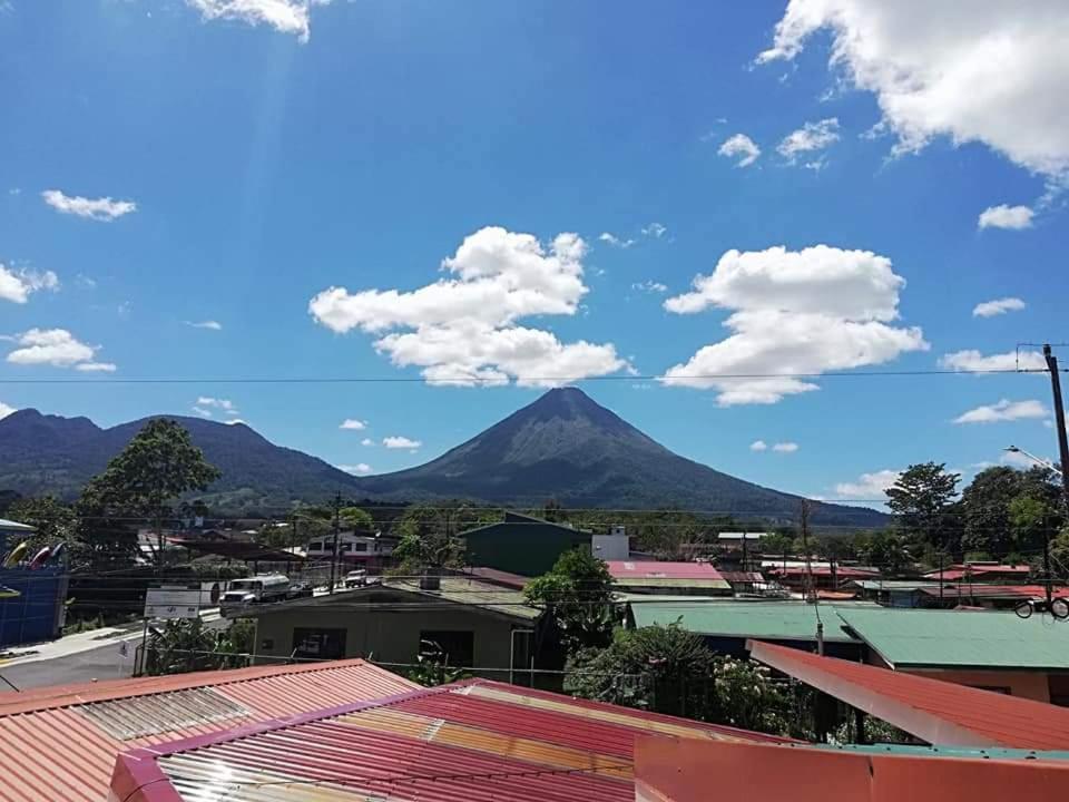 Отель Sleeping Mountain Arenal Ла Фортуна Экстерьер фото